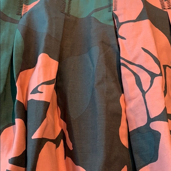 Pleated flower skirt - Picture 2 of 2